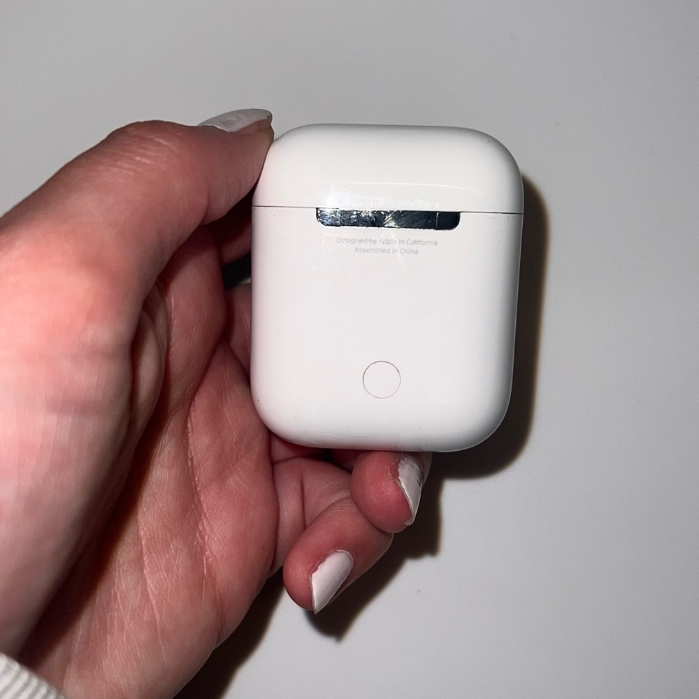 Airpods (2nd Generation) - Picture 2 of 4